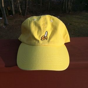 🍌 UNIF Banana Hat
